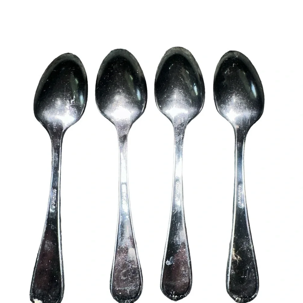 Set of 4 Oneida Countess tea spoons